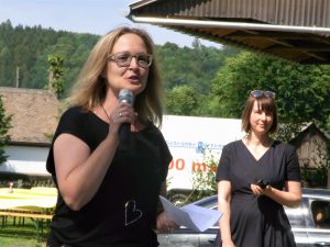 Katja Lutter und Britta Freith bei der Eröffnung der Lauschpöhle